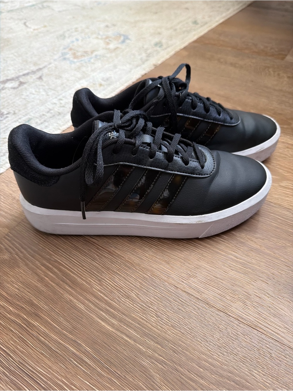 adidas Women's Black Low-Top Lace-Up Sneakers with White Sole - size 7
